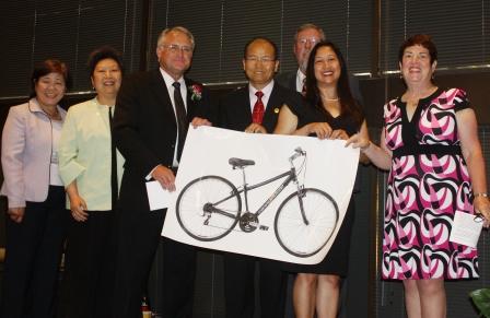 smuts abc Smuts lauded, roasted during retirement dinner