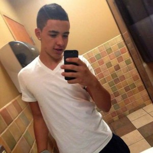 Do you know who this person is?  Call  (877) 710-LASD (5273) or you may contact Crime Stoppers at 1-800-222-TIPS (8477) or Text TIPLA plus your tip to 274637 (CRIMES) to anonymously provide your information.