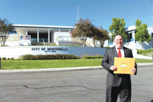 Front-of-City-Hall-with-Packet
