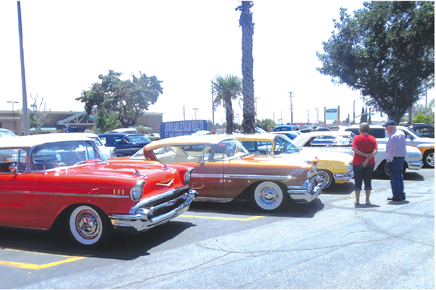 CAR SHOW AT ROSEWOOD'S RESTAURANT IN CERRITOS DRAWS MANY CLASSICS