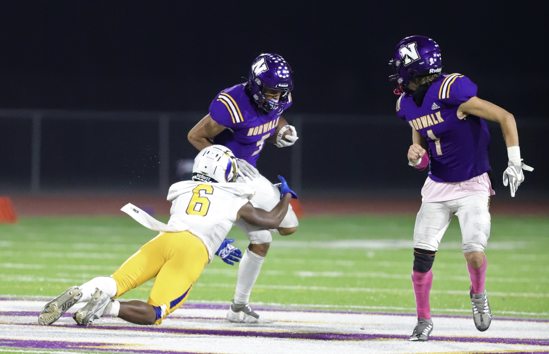 Gahr stuns previously unbeaten Norwalk as defense finds way to stall high-scoring offense - Vimarsana News